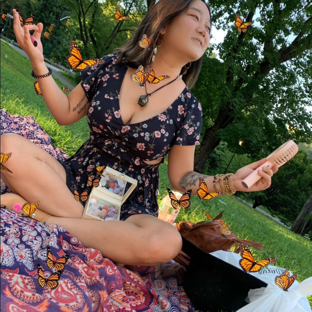 Hi, I’m Gracië! Part time posher & fulltime dog ma - Picture 2 of 6